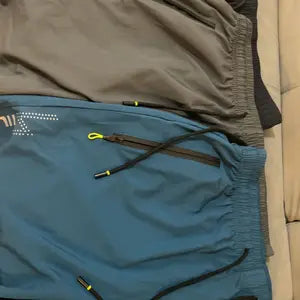 Men’s Casual Shorts — Zipper Pockets, Stretch Fabric, Lightning Stripes, Vertical Ribbed Details, Preppy Fitness Style, Perfect for Spring/Summer Athletic